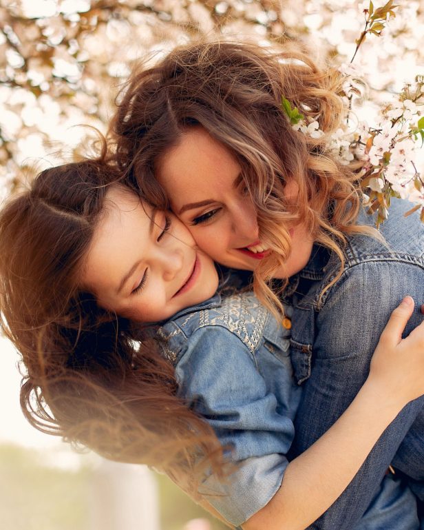 cute-family-in-a-spring-park1